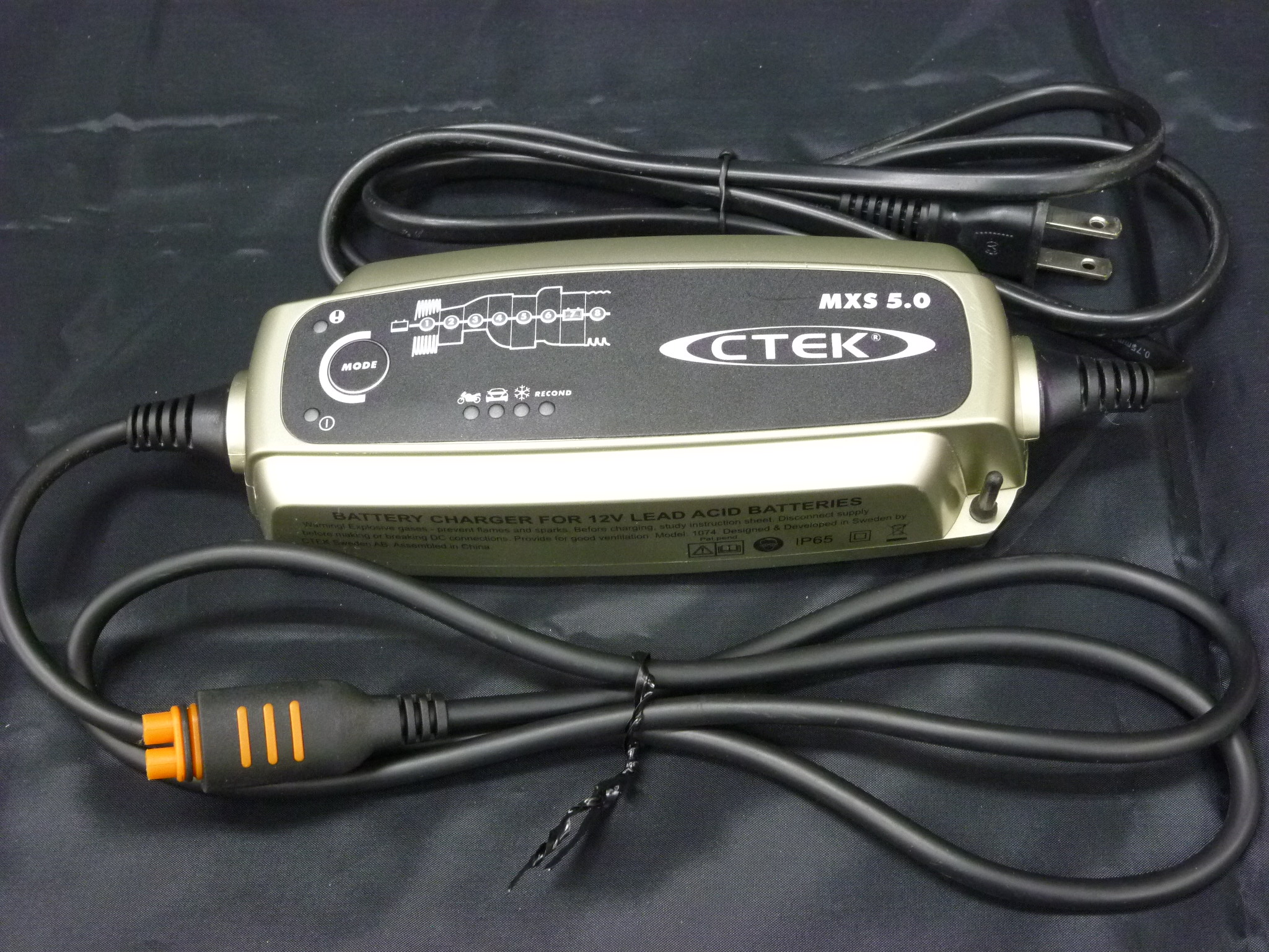 Ctek はバッテリー上がりの防止装置 家庭用電源で使える充電器の使い方は超簡単